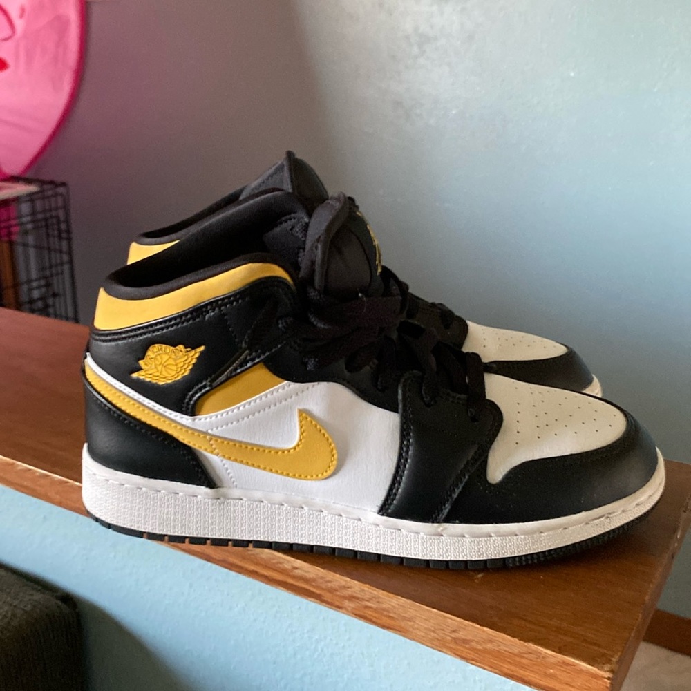 Nike air Jordan mids